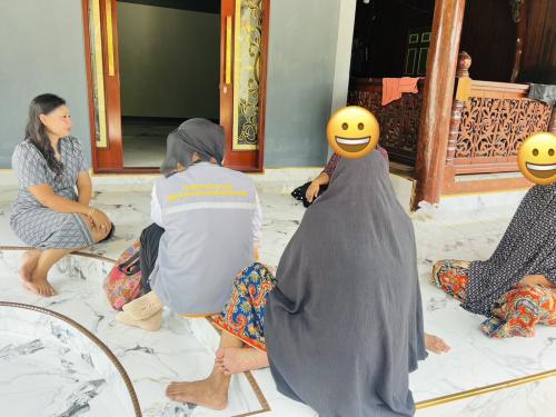 "พช.เจาะไอร้อง ลงพื้นที่ติดตามสมาชิกกองทุนพัฒนาบทบาทสตรีที่ได้รับเงินสนับสนุนจากกองทุนพัฒนาบทบาทสตรี"